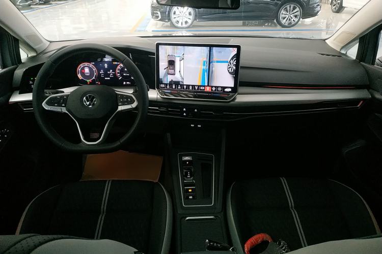 Used Volkswagen Golf 2025 Facelifted 300TSI Pro