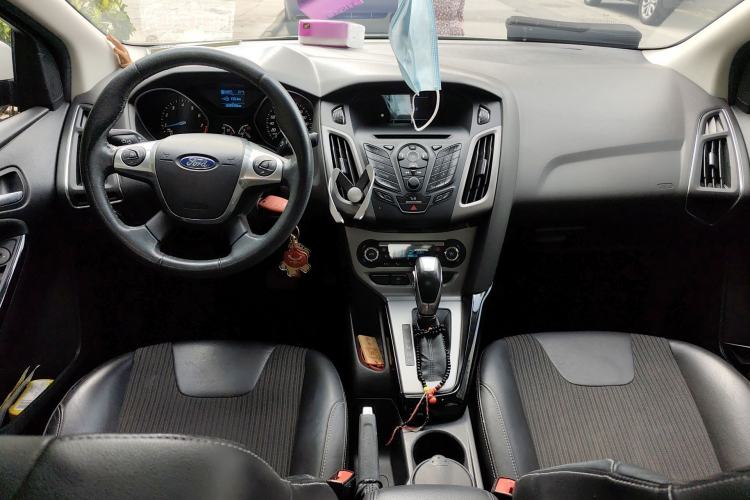 Used Ford Focus 2012 Sedan 1.6L Automatic Fashion Edition
