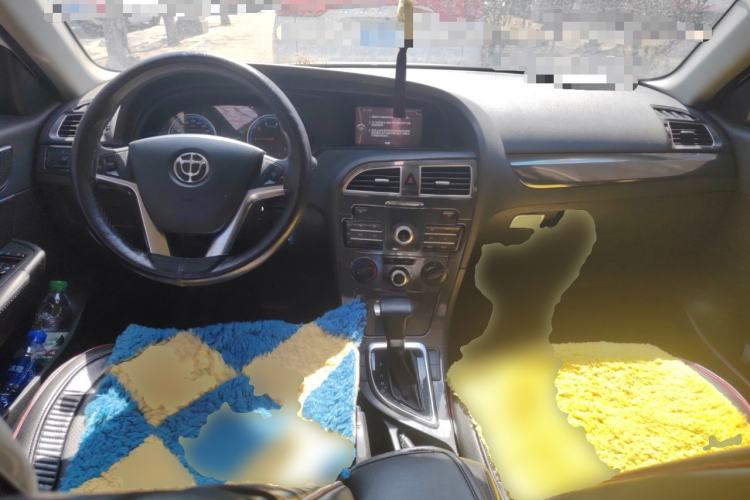 Used Brilliance V5 2014 1.6L Automatic Comfort Model Center Console