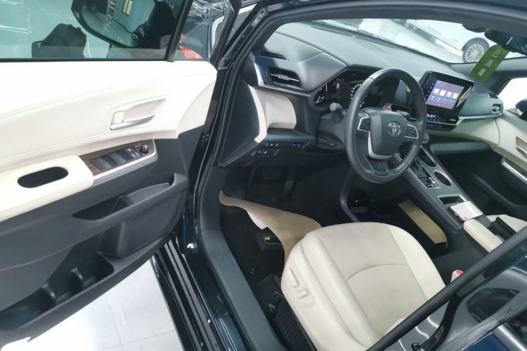 Used Toyota Sienna 2021 2.5L Hybrid Luxury Edition
