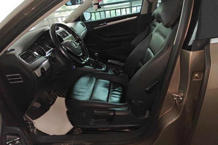 Used Volkswagen Sagitar 2015 230TSI Manual Comfort Version
