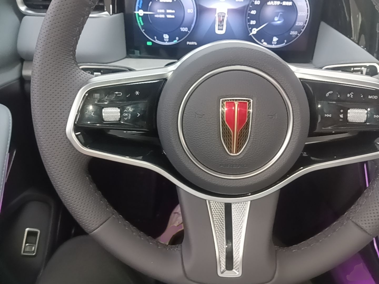 Hongqi HS7 PHEV 2025 Model 2.0T PHEV Two-Wheel Drive Qi Xiang Edition 6-Seater — снимка 13