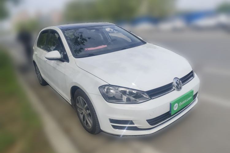 Used Volkswagen Golf 2016 230TSI Automatic Luxury Version Front Right 45 Deg