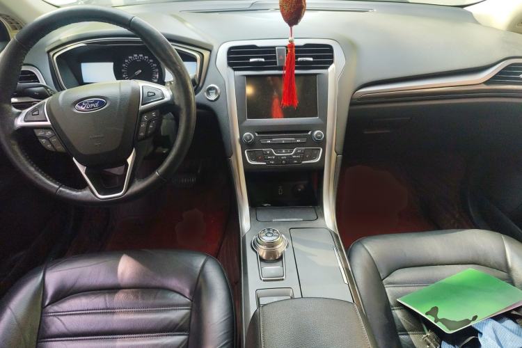 Used Ford Mondeo 2017 EcoBoost 180 Luxury Model Center Console