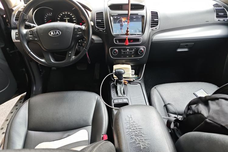 Used Kia Sorento 2013 2.4L 5-Seater Gasoline Comfort Version China IV Standard Center Console