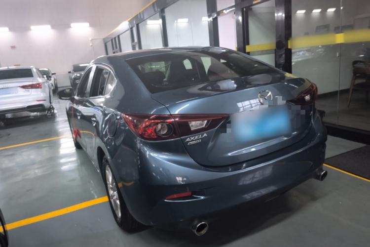 Used Mazda 3 Axela 2014 Sedan 1.5L Automatic Luxury Model
