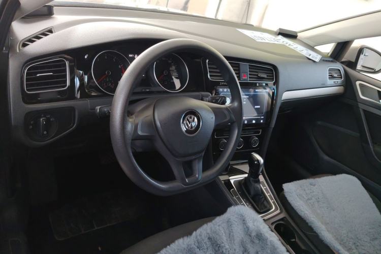 Used Volkswagen Golf 2018 1.6L Automatic Fashion Model