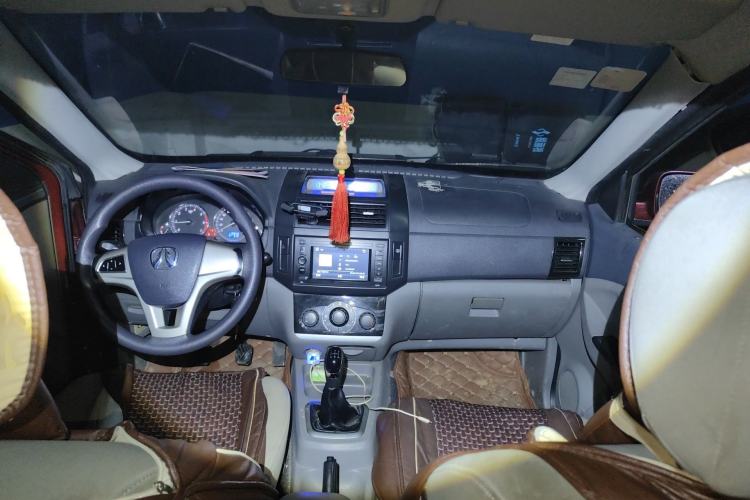 Used BAIC Weiwang M20 2013 1.5L Prestige Version BJ415B Center Console
