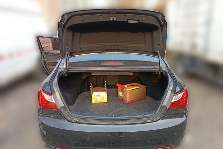 Used Hyundai Sonata 2011 2.0L Automatic Luxury Edition Trunk