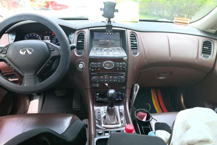 Used Infiniti EX 2011 EX25 Luxury Edition Center Console