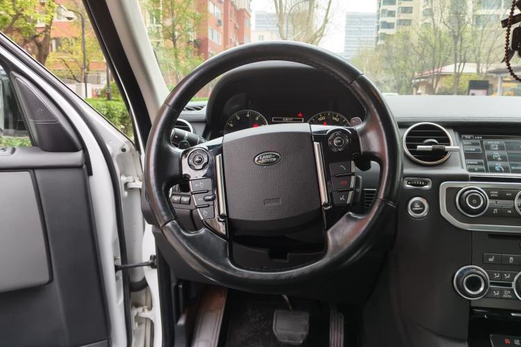 Used Land Rover Discovery 2014 3.0 SC V6 HSE Steering Wheel