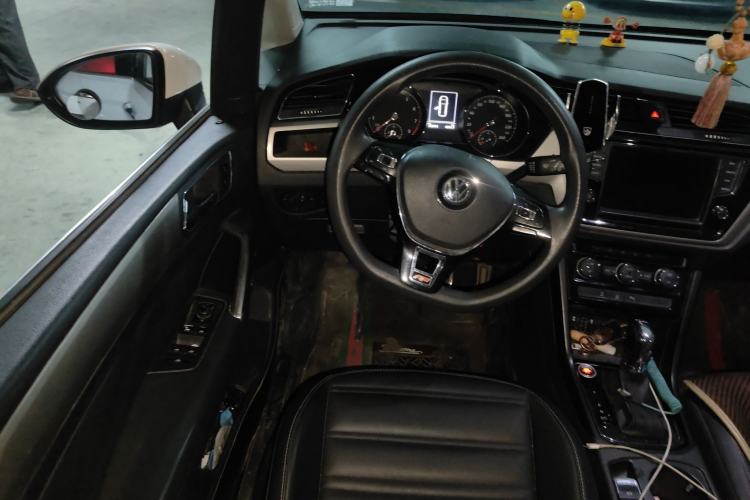 Used Volkswagen Touran 2018 Volkswagen Touran L 280TSI DSG Comfort Edition 7 Seats China VI Standard Steering Wheel