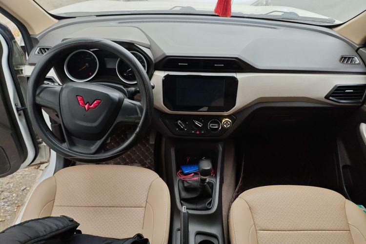 Used Wuling Hongguang 2021 1.5L S Standard Version LAR Center Console