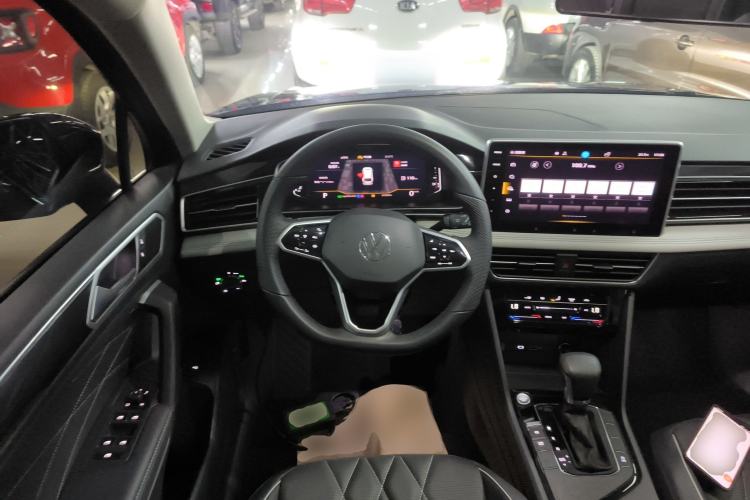 Used Volkswagen Tiguan L 2023 Revised Version 330TSI Automatic Two-Wheel Drive Smart Enjoyment Edition
