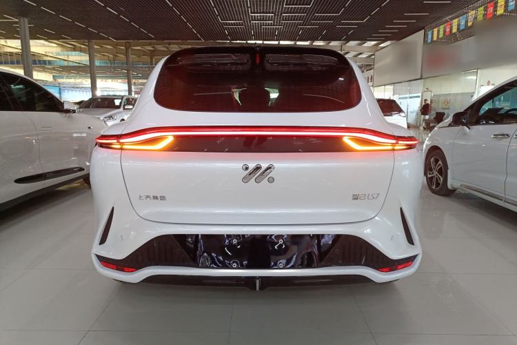 Used IM LS7 2023 100kWh Lux All-Wheel-Drive Version