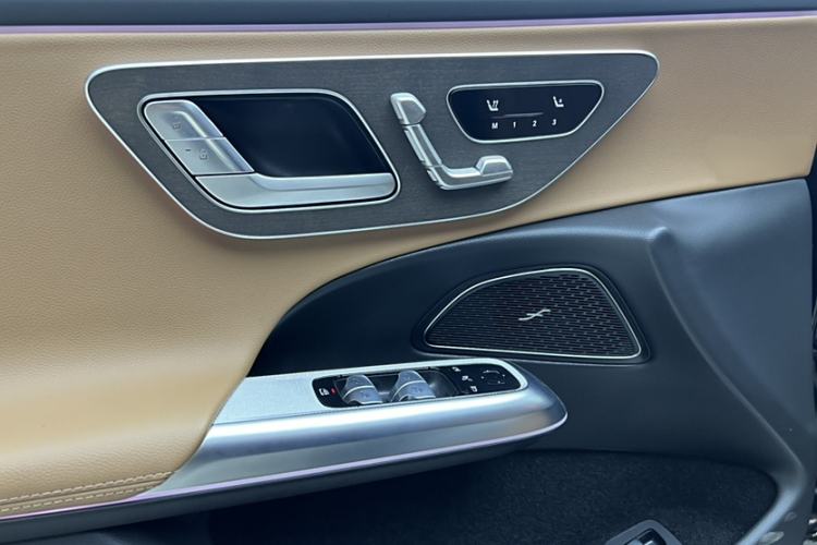 Used Mercedes-Benz E-Class New Energy 2024 E 350 e L Plug-in Hybrid Sedan
