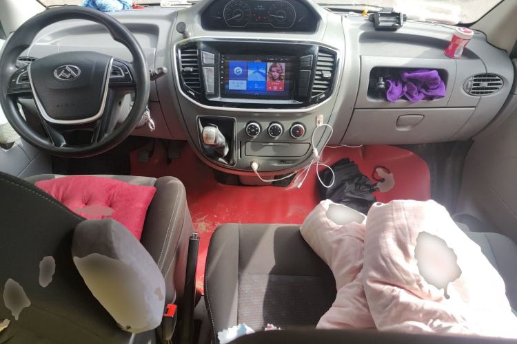 Used SAIC MAXUS Xintu V80 2018 2.5T 6-Speed Manual Aowentong Long-Wheelbase Mid-Roof 7/10-Seater Center Console