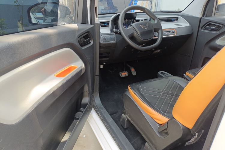 Used Wuling Hongguang MINIEV 2022 Macaron Fashion Model Lithium Iron Phosphate Driver Seat
