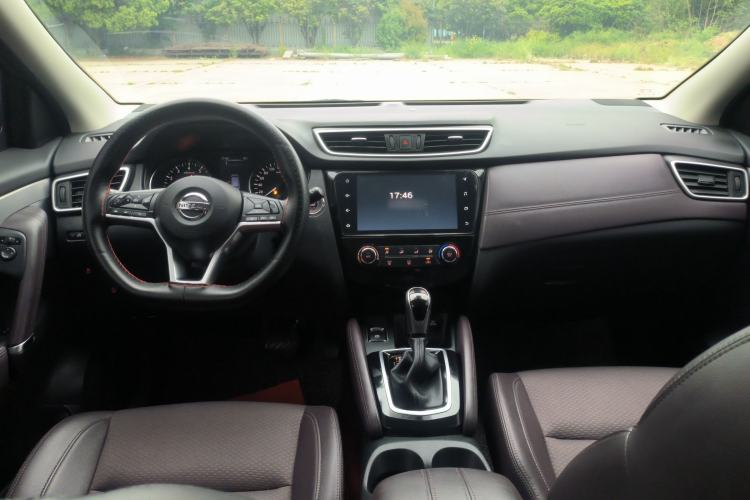 Used Nissan Qashqai 2019 2.0L CVT Luxury Edition Center Console