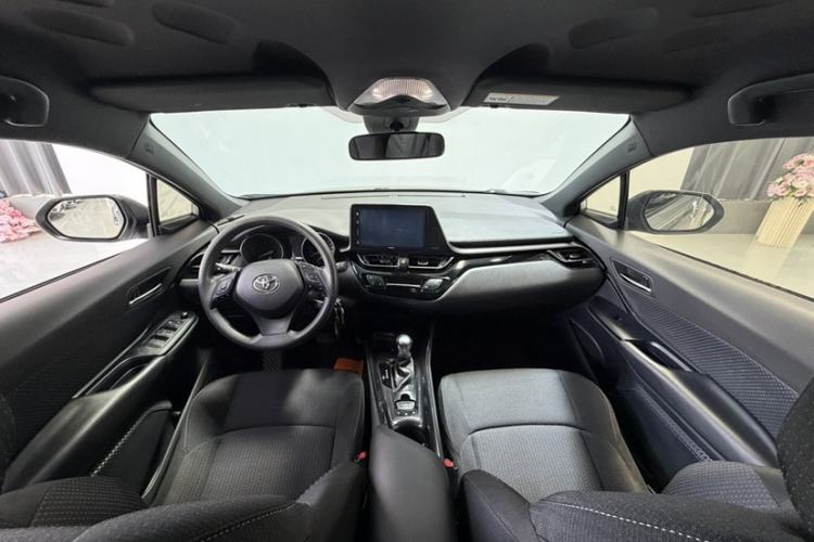 Used Toyota IZOA 2018 2.0L Yidong Version China V Standard
