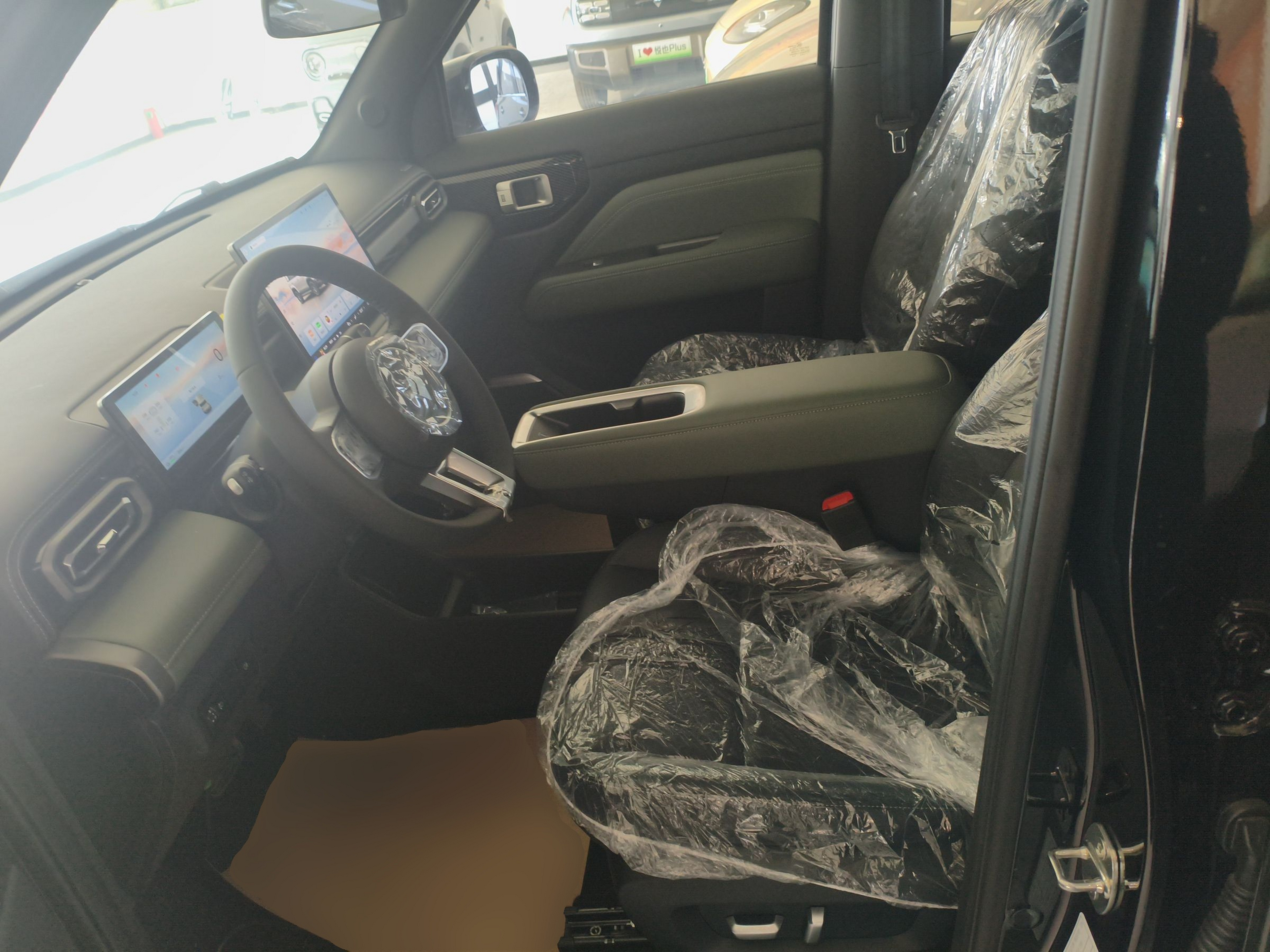 المقاعد الأمامية داخل السيارة