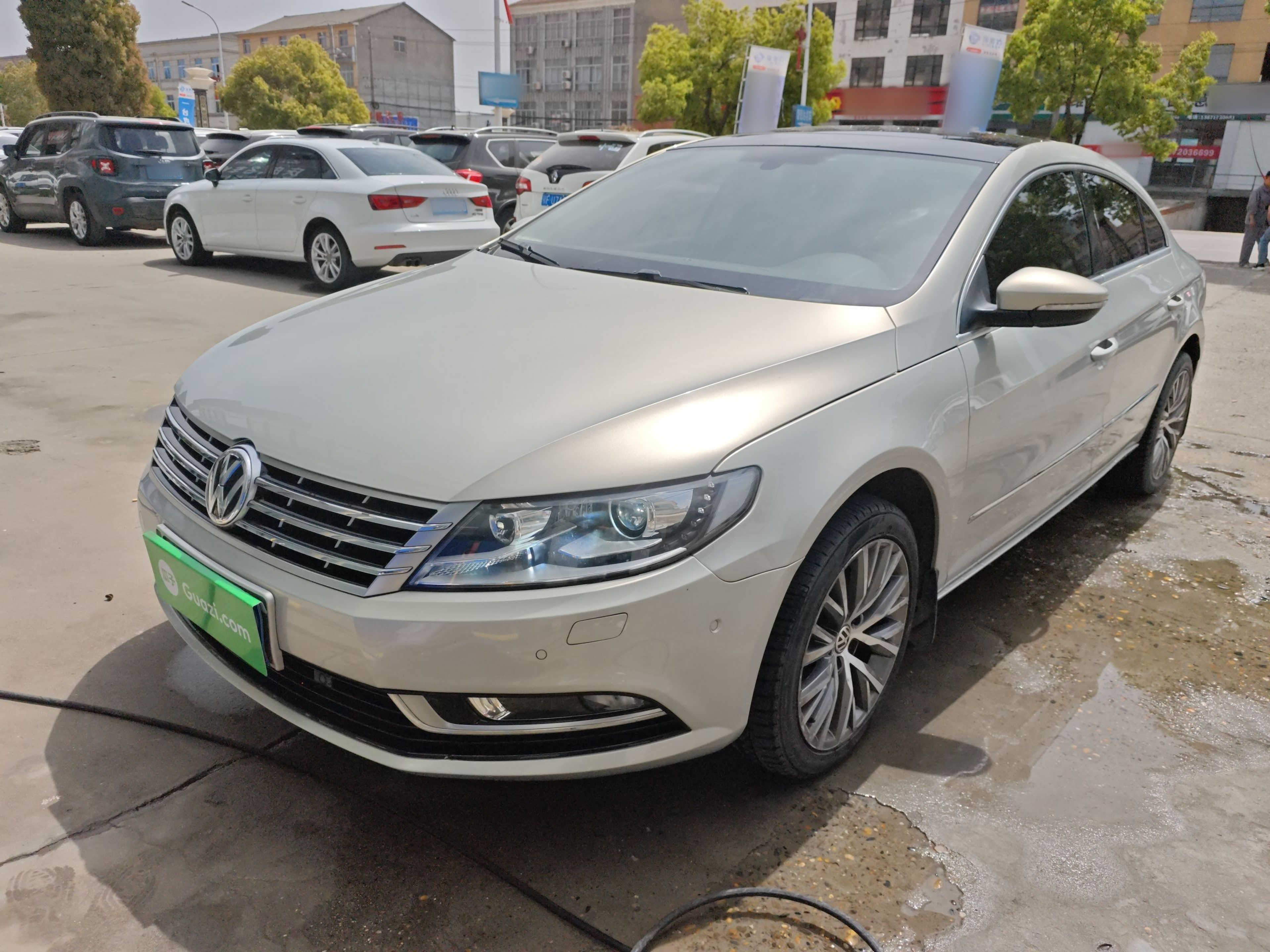 Под передней частью автомобиля