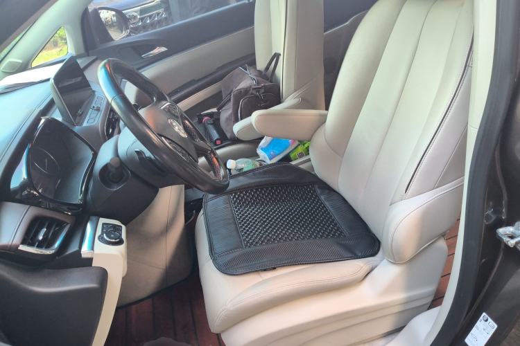 Used Buick GL8 2021 Land Cruiser Executive Class 652T Smart Luxury Model Left Front Seat