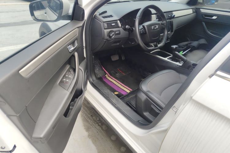 Used Qoros 3 2016 Urban SUV 1.6T Automatic Zhiyue Model Driver Seat