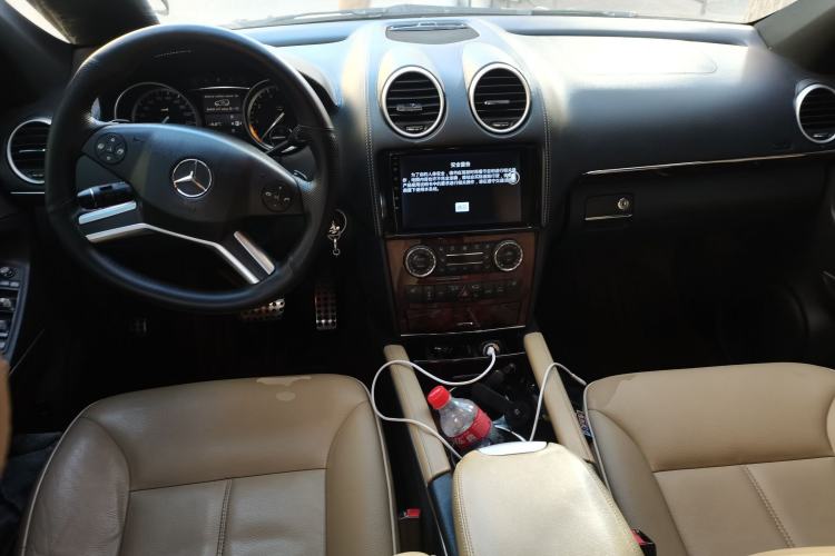 Used Mercedes-Benz M-Class 2010 ML 350 4MATIC Luxury Model Center Console