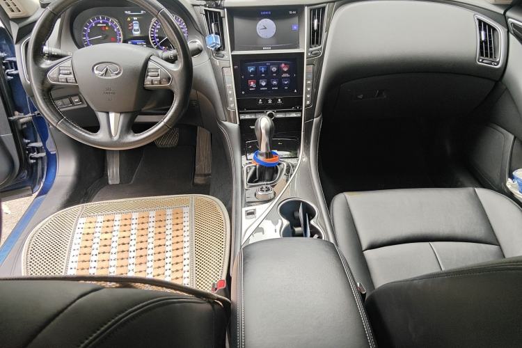 Used Infiniti Q50L 2016 2.0T Comfort Edition Center Console