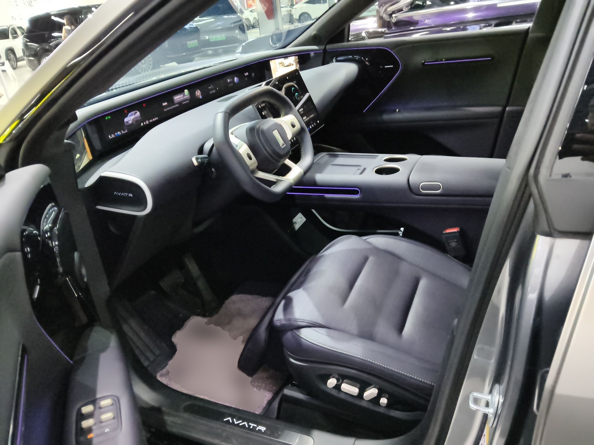 المقاعد الأمامية داخل السيارة