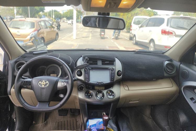 Used Toyota RAV4 2013 Special Edition 2.4L Automatic 4x4 Prestige Center Console