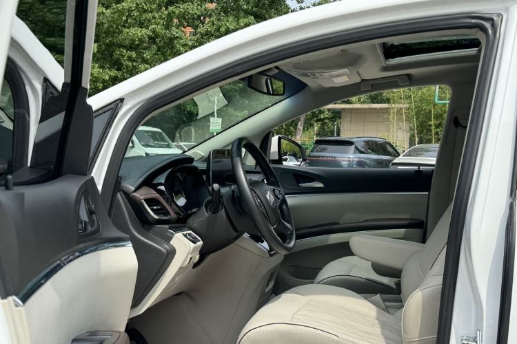 Used Buick GL8 2021 Land Cruiser Executive Class 652T Luxury Model Interior 2