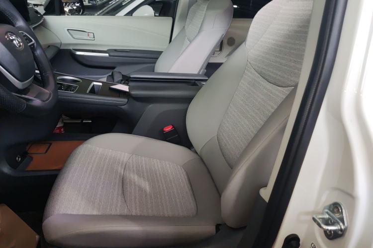 Used Toyota SIENNA 2024 2.5L Hybrid Comfort Edition Left Front Seat