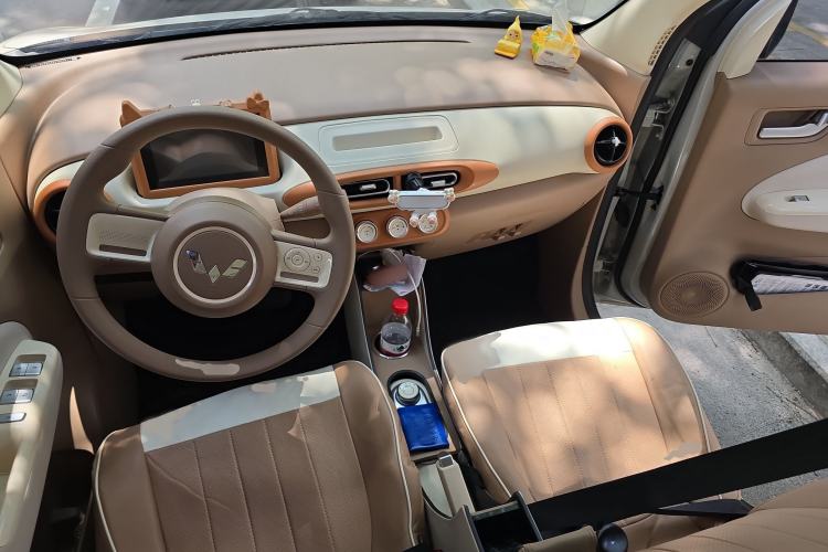 Used Wuling Hongguang MINIEV 2025 Four-Door Version Advanced Edition Interior 2