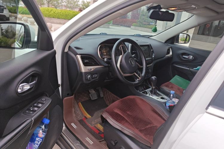 Used Jeep Cherokee 2016 2.0L Superior Edition Driver Seat