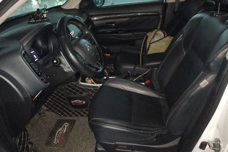 Used Mitsubishi Outlander 2019 2.4L 4x4 Zhi Xiang Edition 7 Seats China VI Standard Left Front Seat