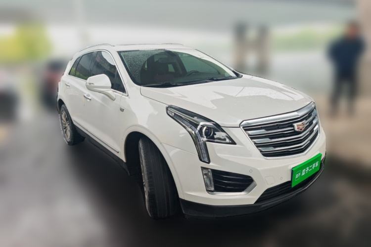 Used Cadillac XT5 2018 25T Luxury Model Front Right 45 Deg