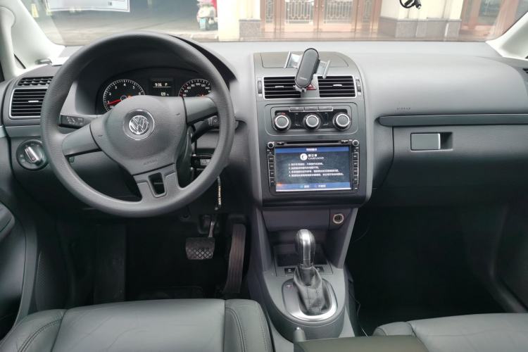 Used Volkswagen Touran 2015 1.4T DSG Comfort Edition 5 Seats Interior 2