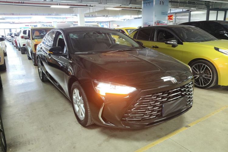 Used Buick Regal 2024 25T Deluxe Edition Front Right 45 Deg