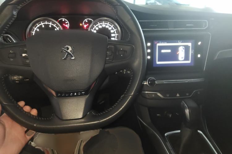 Used Peugeot 408 2016 1.6T Automatic Luxury Edition Center Console