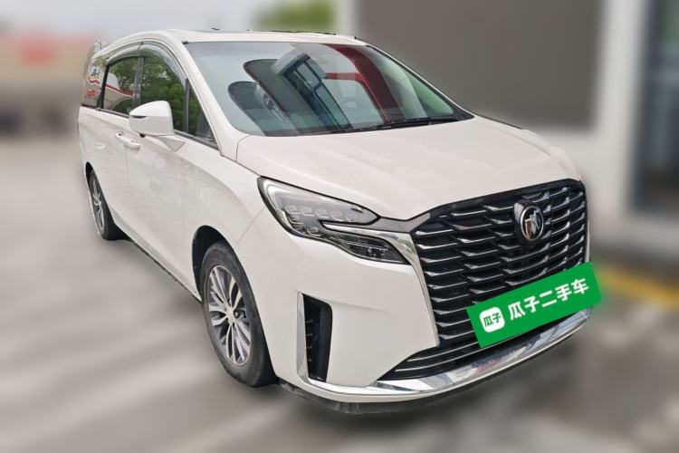 Used Buick GL8 2022 ES Landtrek 653T Luxury Edition Front Right 45 Deg