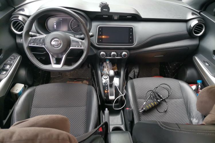 Used Nissan Kicks 2018 1.5L CVT Smart Connect Deluxe Edition Center Console