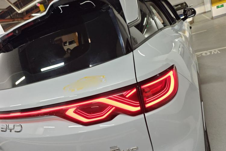 Used BYD Yuan UP 2025 Intelligent Driving Version 401 KM Dynamic Edition Exterior 3