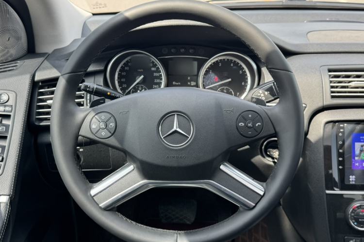 Used Mercedes-Benz R-Class 2017 R 320 4MATIC Business Edition Prestige Model Interior 6