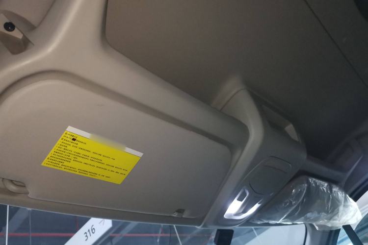 Used SAIC MAXUS Xintu V90 2022 2.0T Manual – Yunjie Front-Wheel-Drive Short Wheelbase Mid-Roof Design with Single Rear Tire 6-Seater
