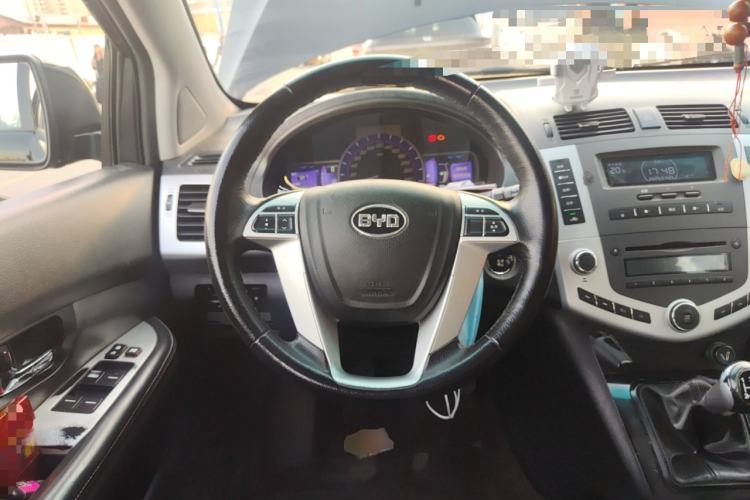 Used BYD S6 2013 Platinum Edition 2.0L Manual Luxury Model
