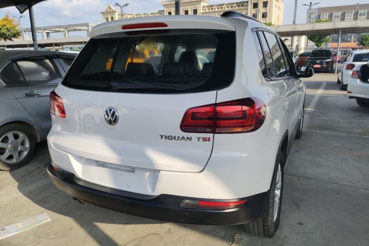 Used Volkswagen Tiguan 2015 1.8TSI Automatic Two-Wheel Drive Trend Edition Rear Right 45 Deg
