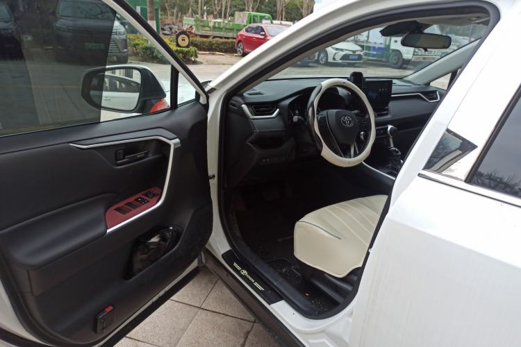 Used Toyota Wildlander 2024 2.0L CVT Two-Wheel Drive Leading Edition