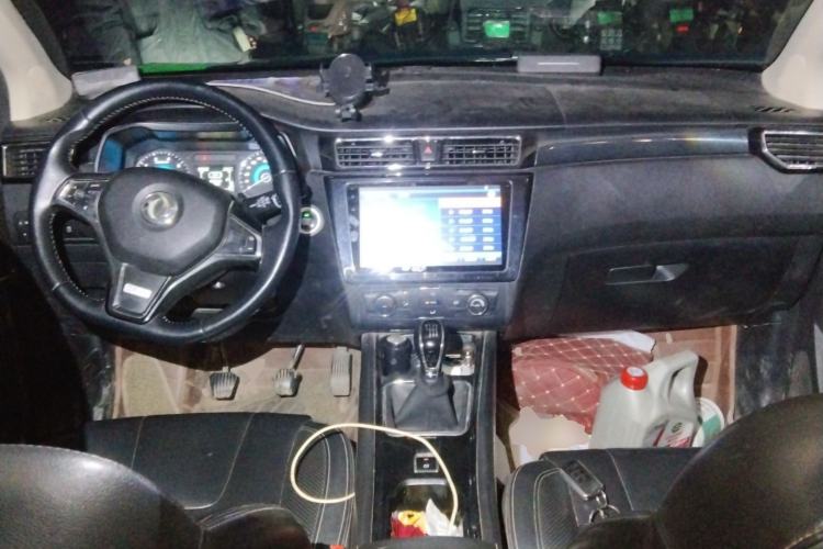 Used Dongfeng Fengon 580 2016 1.5T Manual Luxury Edition Center Console